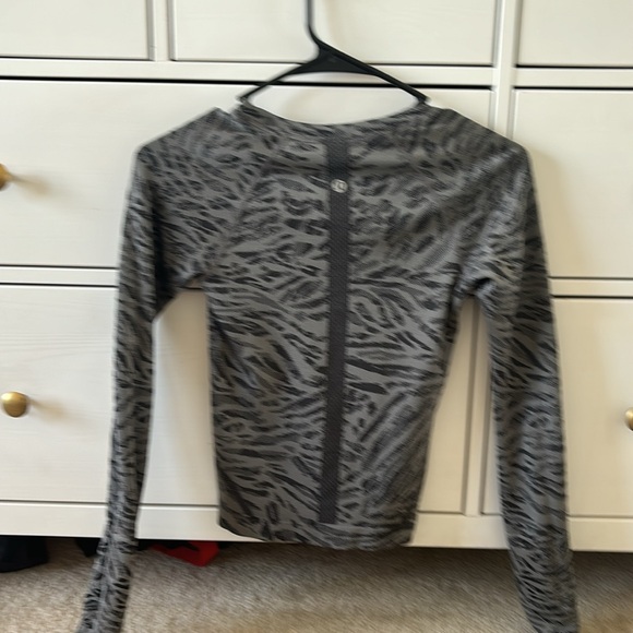 Lululemon long sleeve swiftly tech. - Picture 3 of 4